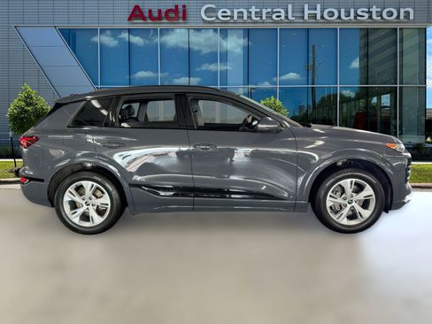 Used 2025 Audi Q6 e-tron Premium w/ Convenience Package image 8