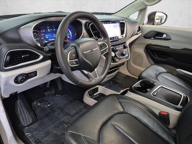 Used 2022 Chrysler Pacifica Touring-L w/ Uconnect Theater Family Group FWD image 13