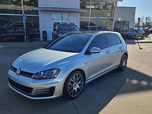 Used 2017 Volkswagen Golf image 1