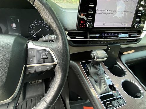 Certified 2021 Toyota Sienna XLE FWD image 13