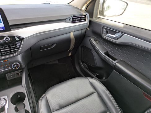 Used 2020 Ford Escape SEL image 16