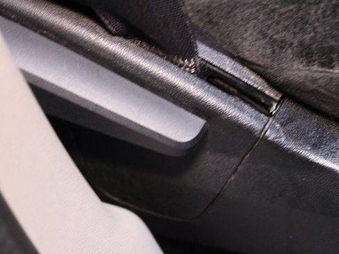 Used 2016 Dodge Grand Caravan SE image 12