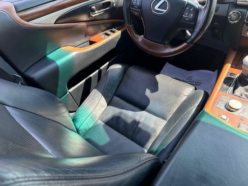Used 2013 Lexus LS 460 AWD w/ Comfort Pkg image 28