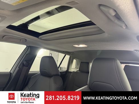 Certified 2026 Toyota Corolla Cross XLE image 21