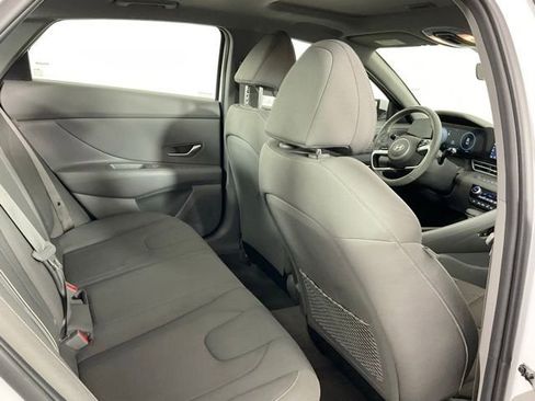 Used 2025 Hyundai Elantra SEL FWD image 18