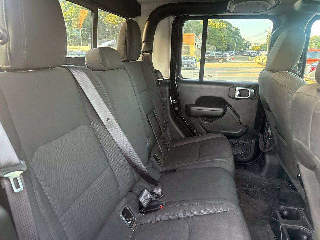 Used 2023 Jeep Gladiator Sport AWD/4WD image 22