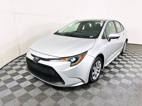 Used 2022 Toyota Corolla LE image 7
