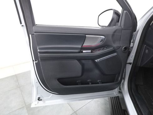 Certified 2025 Ford Expedition Platinum AWD/4WD image 8