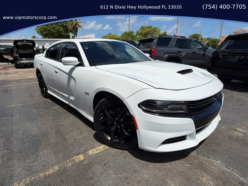 Used 2018 Dodge Charger R/T RWD image 4