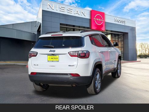 Used 2023 Jeep Compass Latitude image 8