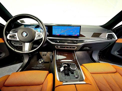 Certified 2024 BMW X7 xDrive40i w/ M Sport Package image 16