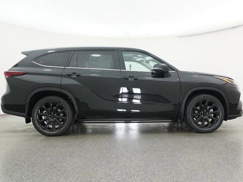 New 2026 Toyota Highlander XLE image 25