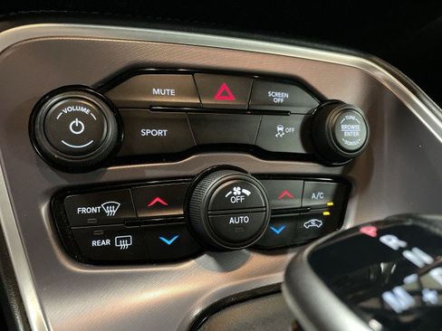 Used 2020 Dodge Challenger SXT RWD image 20