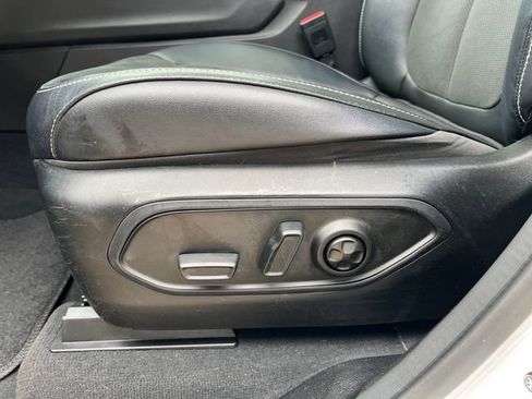 Used 2023 Jeep Grand Cherokee L Laredo image 13