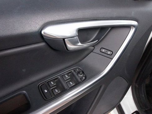 Used 2016 Volvo XC60 T5 Premier w/ Climate Package image 14