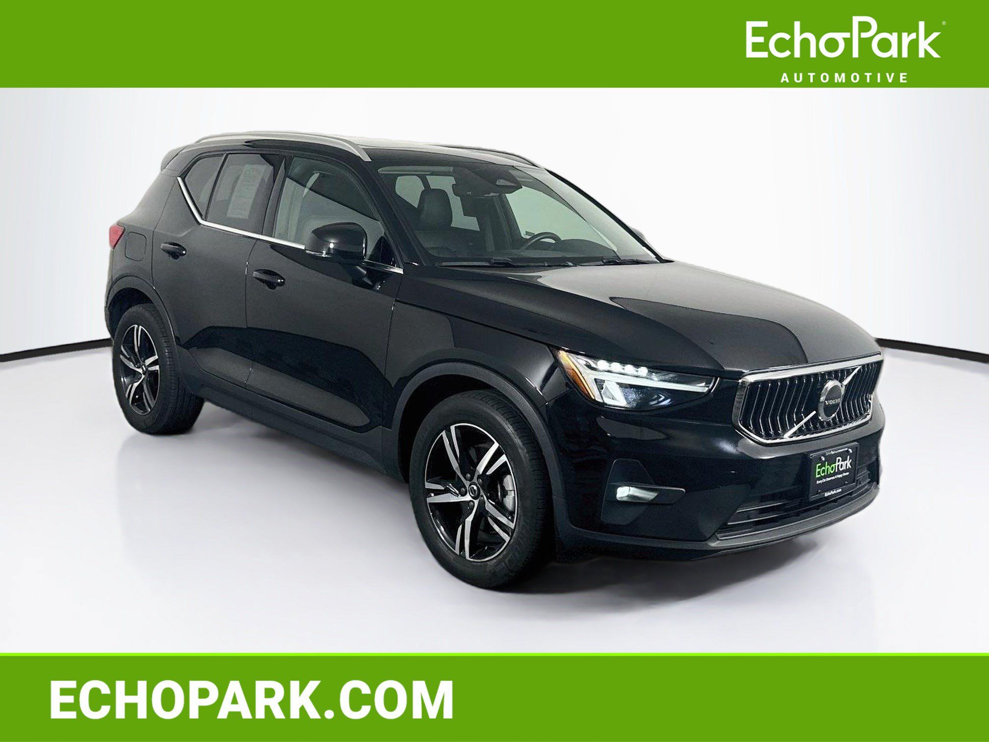 Used 2023 Volvo XC40 B5 Plus AWD/4WD image 1