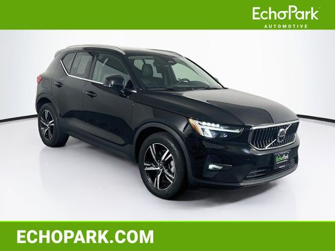 Used 2023 Volvo XC40 B5 Plus AWD/4WD image 1