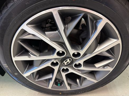 Used 2019 Hyundai Elantra Limited FWD image 33