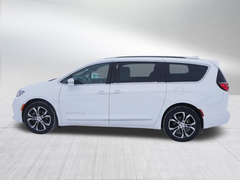 Used 2022 Chrysler Pacifica Pinnacle image 4