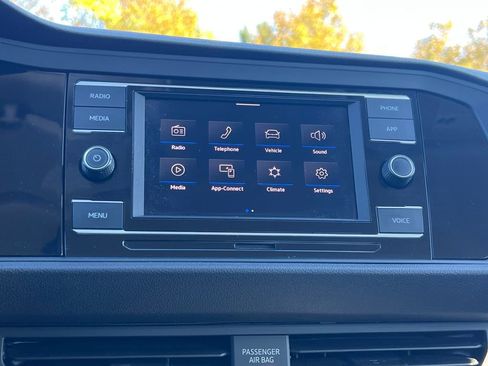 Used 2024 Volkswagen Jetta SE image 21