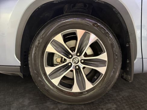 Used 2023 Toyota Highlander XLE FWD image 21