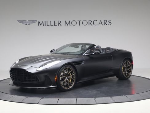 Used 2024 Aston Martin DB12 Convertible RWD image 2