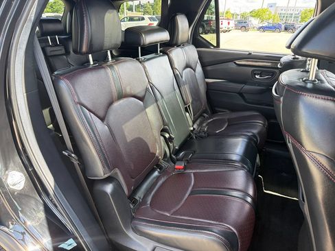 Used 2025 Honda Pilot Black Edition image 27