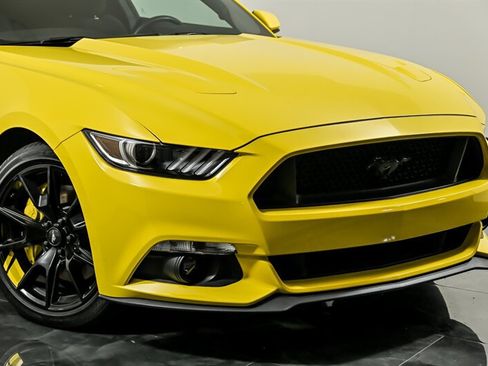 Used 2017 Ford Mustang GT w/ Black Accent Package RWD image 2