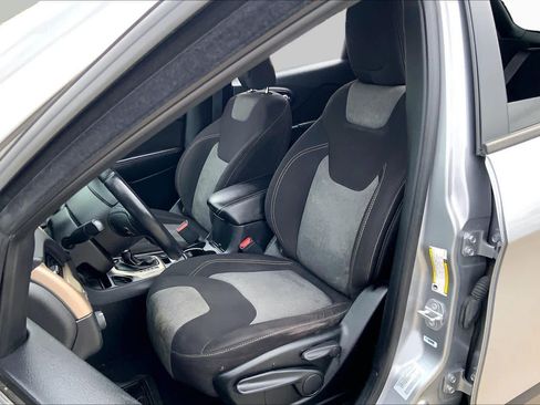 Used 2016 Jeep Cherokee Sport FWD image 8