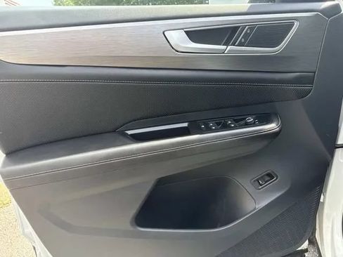 Used 2025 Volkswagen Atlas Cross Sport SE FWD image 29