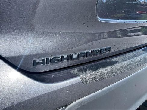 Used 2022 Toyota Highlander XLE AWD/4WD image 27