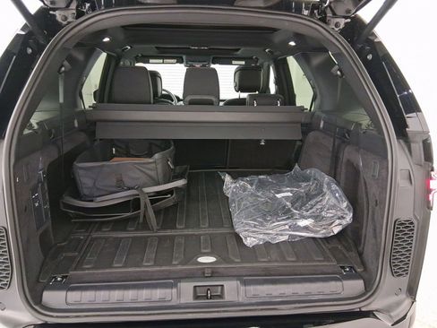 Used 2025 Land Rover Discovery Dynamic SE image 30