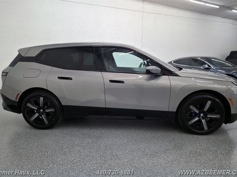Used 2023 BMW iX xDrive50 w/ Sport Package AWD/4WD image 10