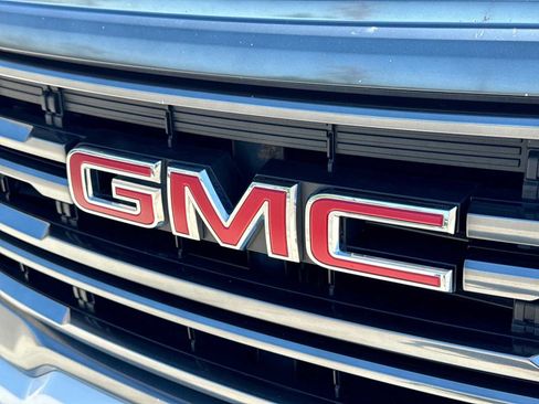 Used 2022 GMC Acadia AT4 w/ Preferred Package AWD/4WD image 11
