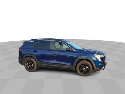 Used 2023 GMC Terrain SLE w/ Driver Convenience Package image 9