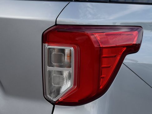 Used 2023 Ford Explorer XLT w/ Equipment Group 202A RWD image 20