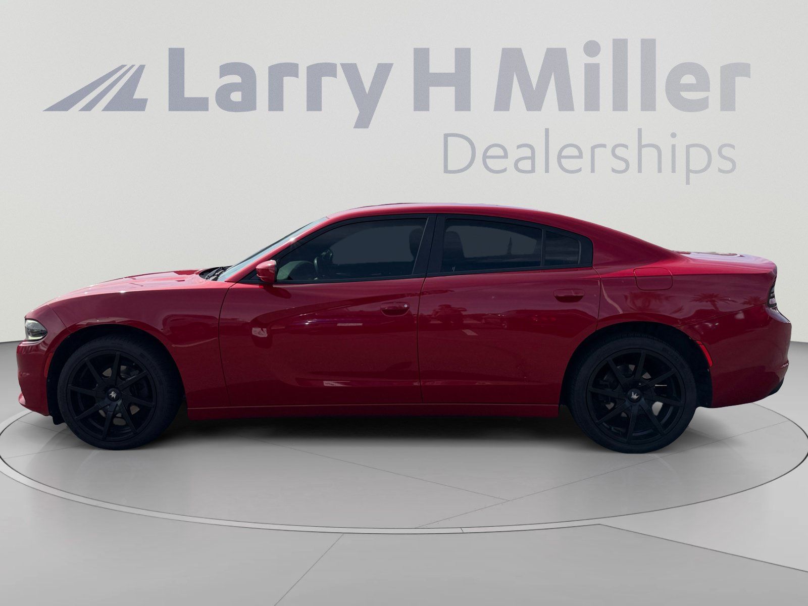 Used 2016 Dodge Charger SE RWD image 2