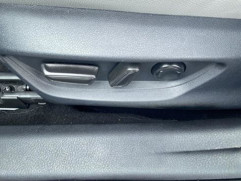 Used 2025 Toyota Camry SE image 12