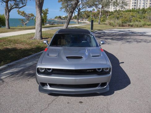 Used 2015 Dodge Challenger SRT Hellcat RWD image 16