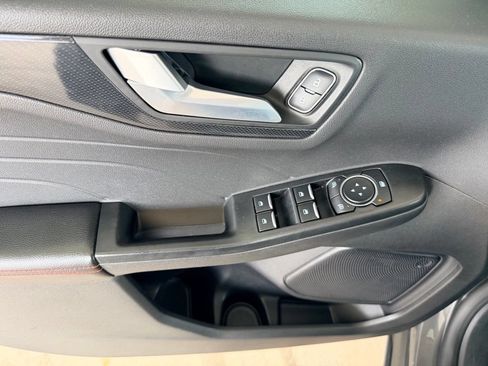 Used 2025 Ford Escape ST-Line Select AWD/4WD image 11