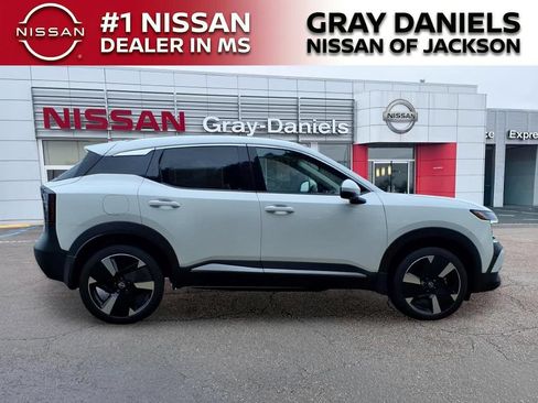 Certified 2025 Nissan Kicks SR AWD/4WD image 2