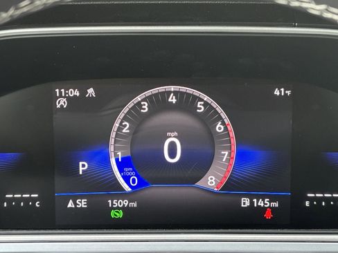 Used 2025 Volkswagen Taos SE w/ Panoramic Sunroof Package image 32