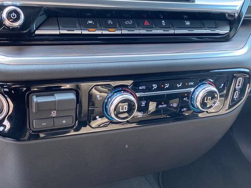 Used 2026 GMC Sierra 1500 SLT AWD/4WD image 14