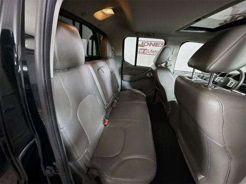 Used 2019 Nissan Frontier SL image 31