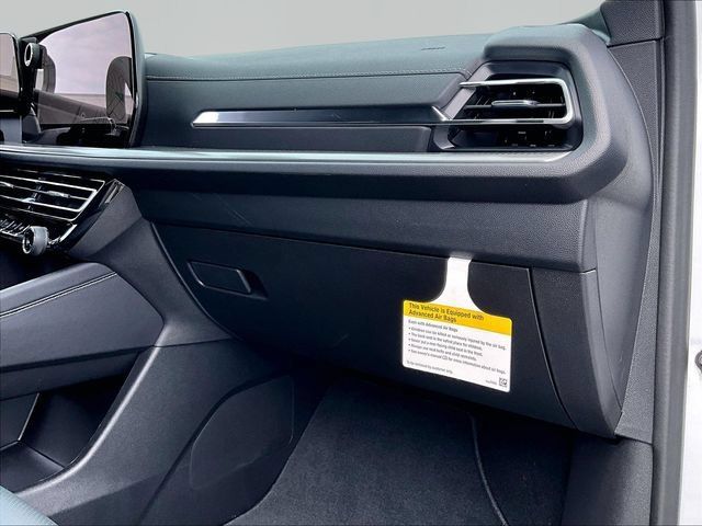 New 2027 Chevrolet Traverse LT w/ Midnight/Sport Edition AWD/4WD image 28