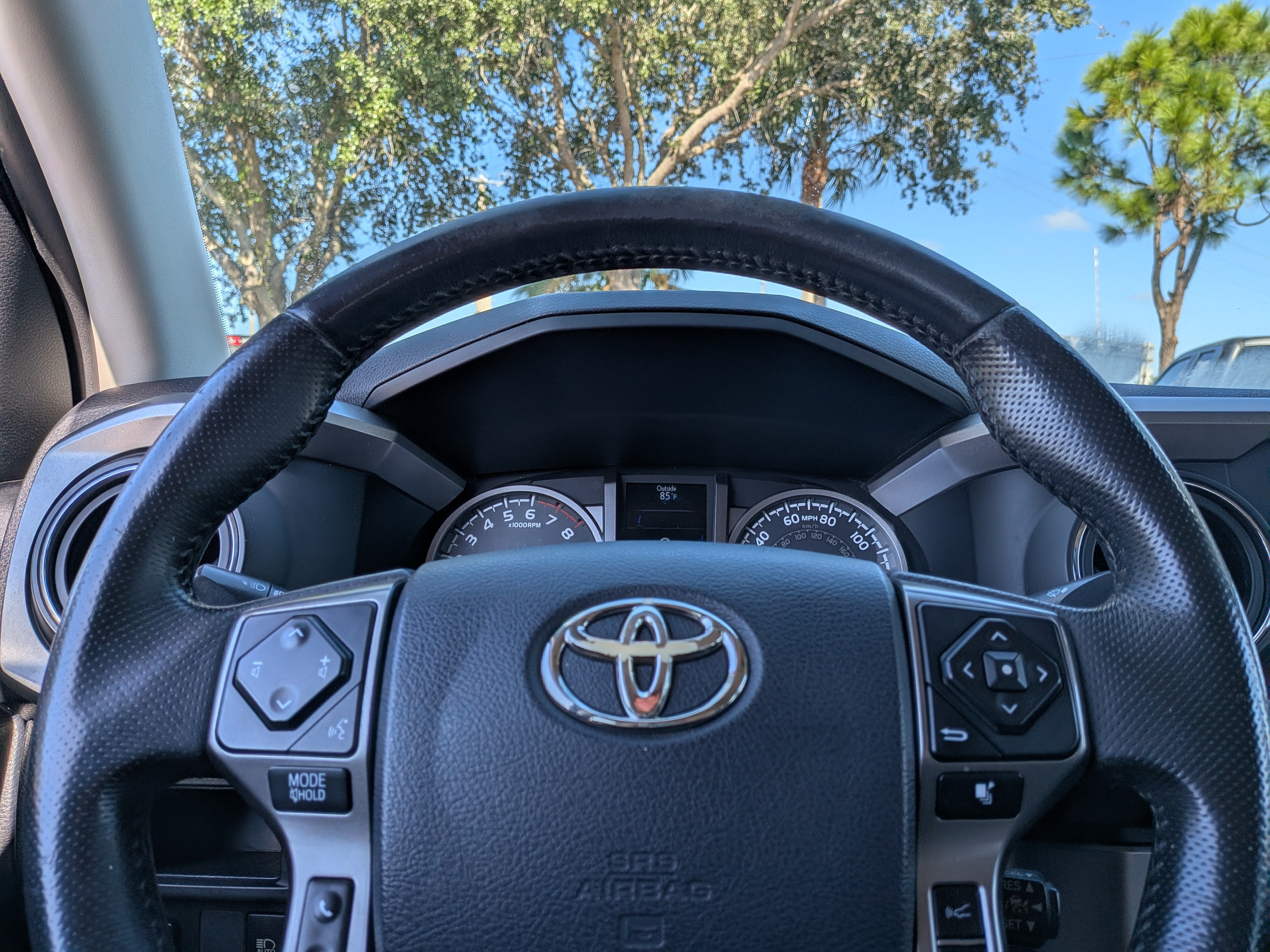 Used 2018 Toyota Tacoma SR5 RWD image 26