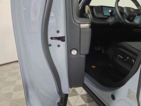 Used 2024 Rivian R1S Adventure AWD/4WD image 32