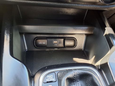 Used 2023 Kia Soul LX w/ Option Group 015 FWD image 8