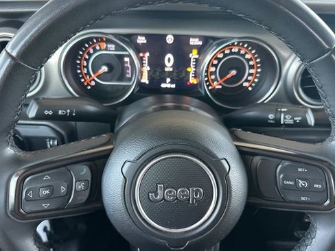 Used 2023 Jeep Gladiator Mojave AWD/4WD image 23