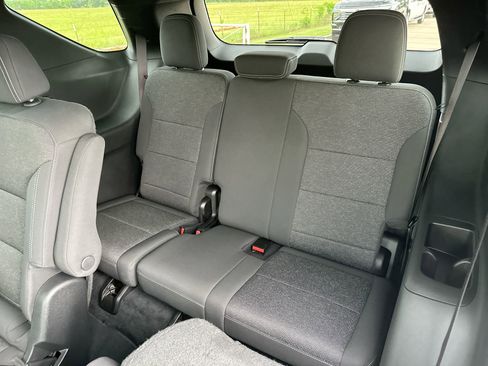 Used 2024 Chevrolet Traverse LT image 23